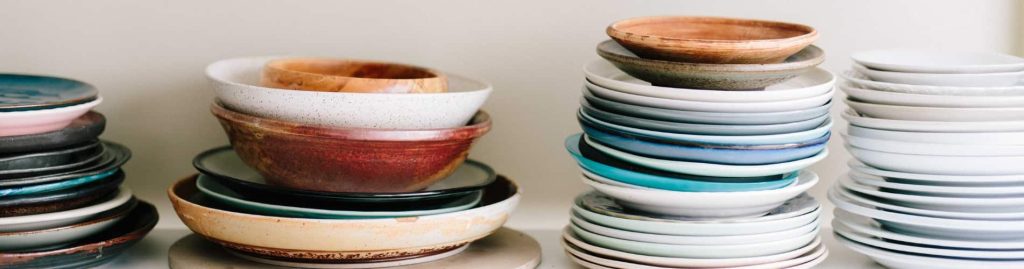 Can the usage of smaller plates or bowls assist in weight reduction?