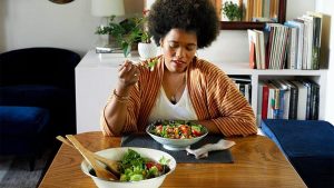 Can chewing meals slowly help in weight reduction?