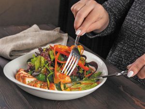 How can I cope with social conditions and consuming out whereas on a weight reduction journey?