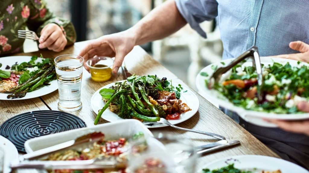 What are the potential advantages of following a vegan weight loss program for weight reduction?